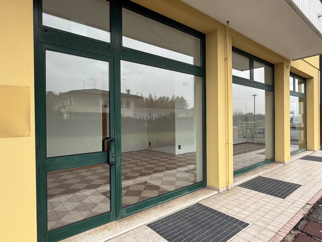 Locale commerciale in vendita a Silea, Sant' Elena