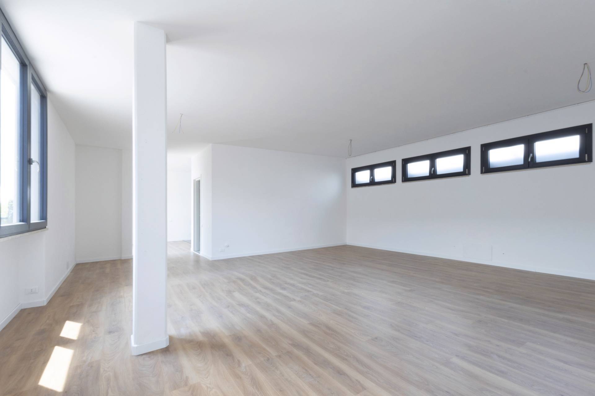 Ufficio in vendita a Paese