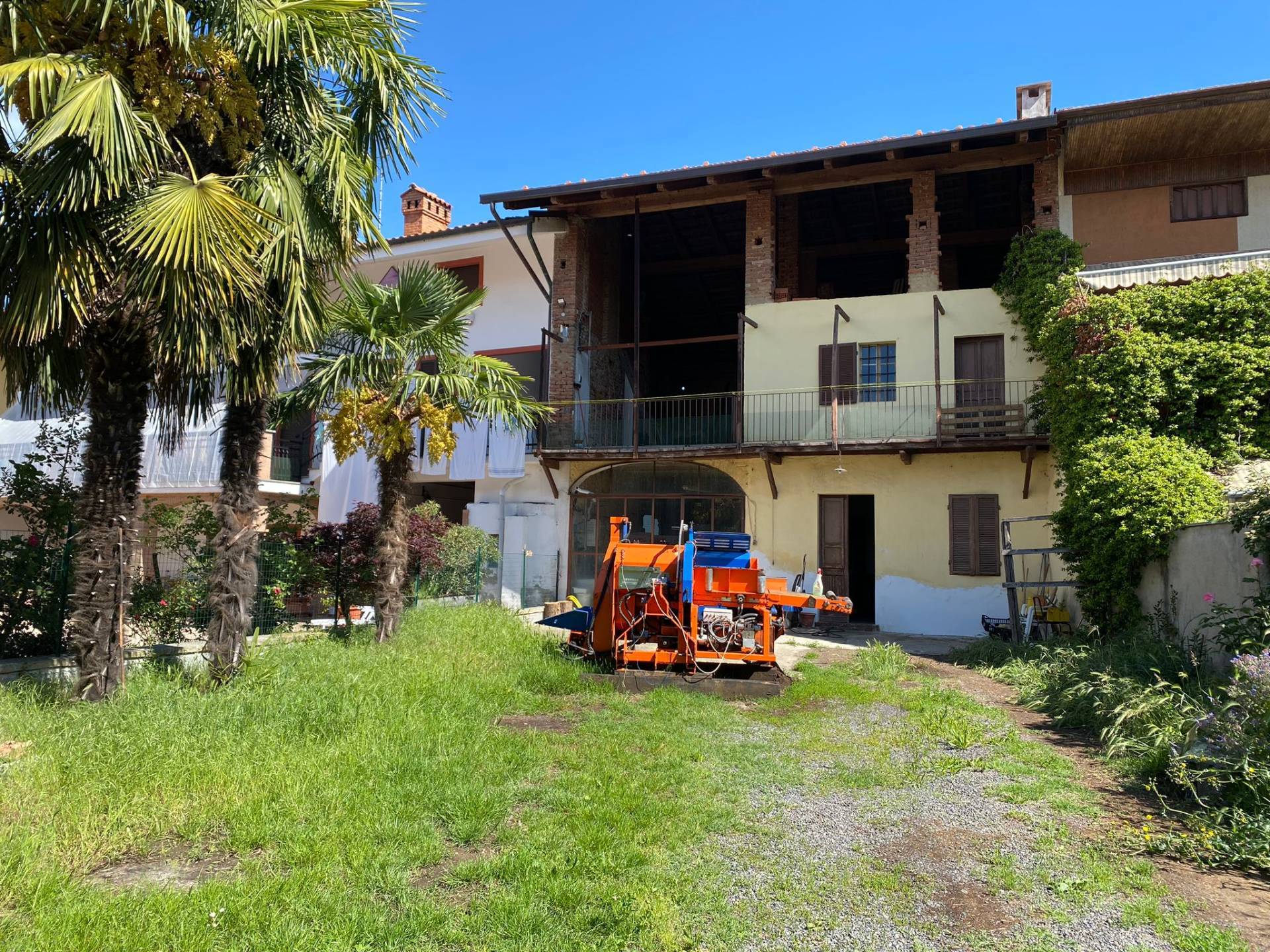 Casa indipendente con box a Orio Canavese