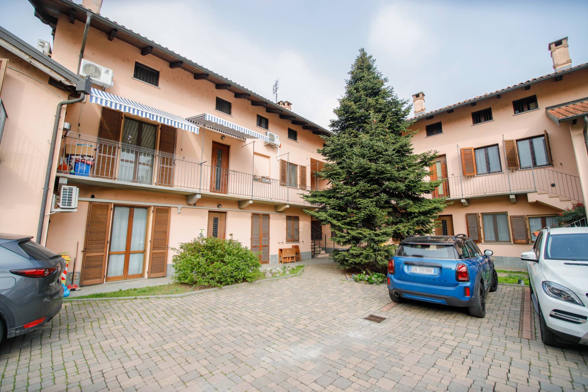 4 locali in vendita a Montanaro, Montanaro