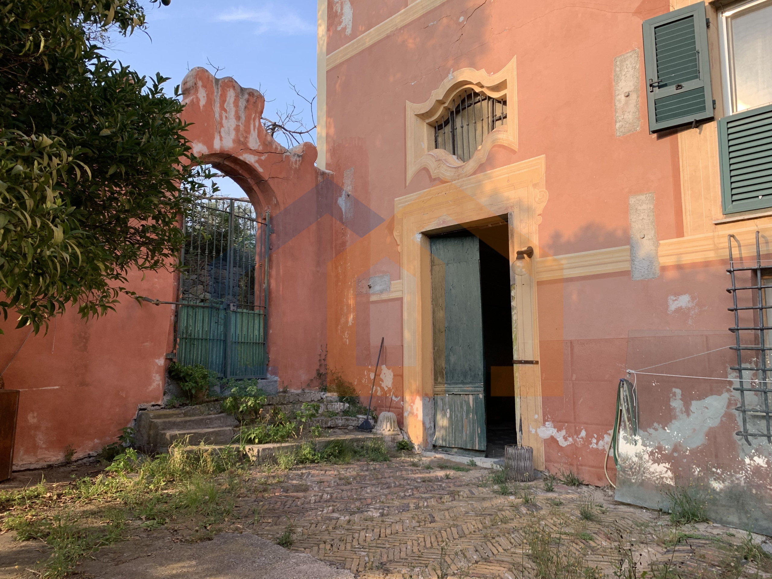 Casa indipendente da ristrutturare in via pietragrossa, Savona