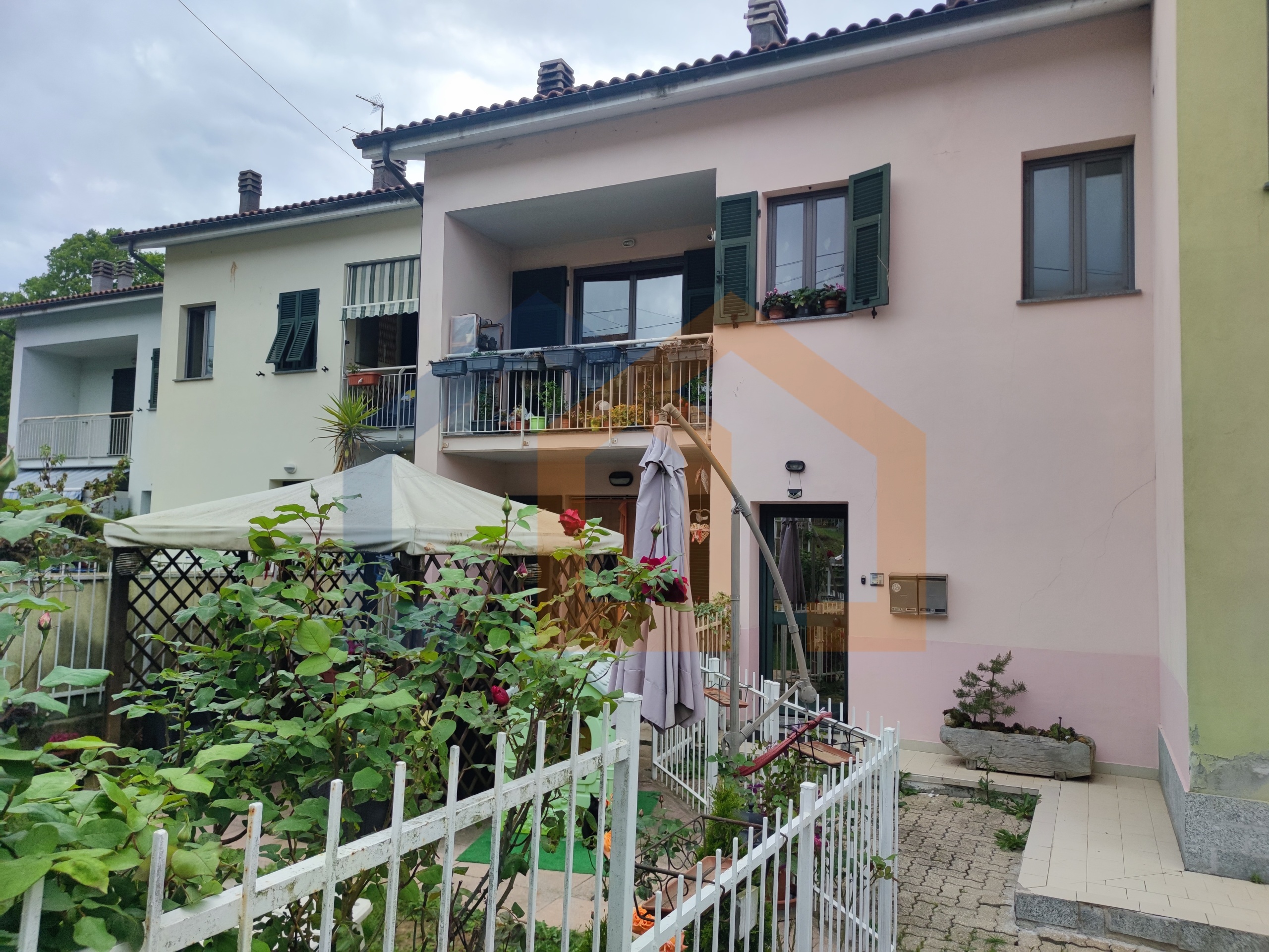 Casa indipendente con giardino in via ritano capone, Carcare