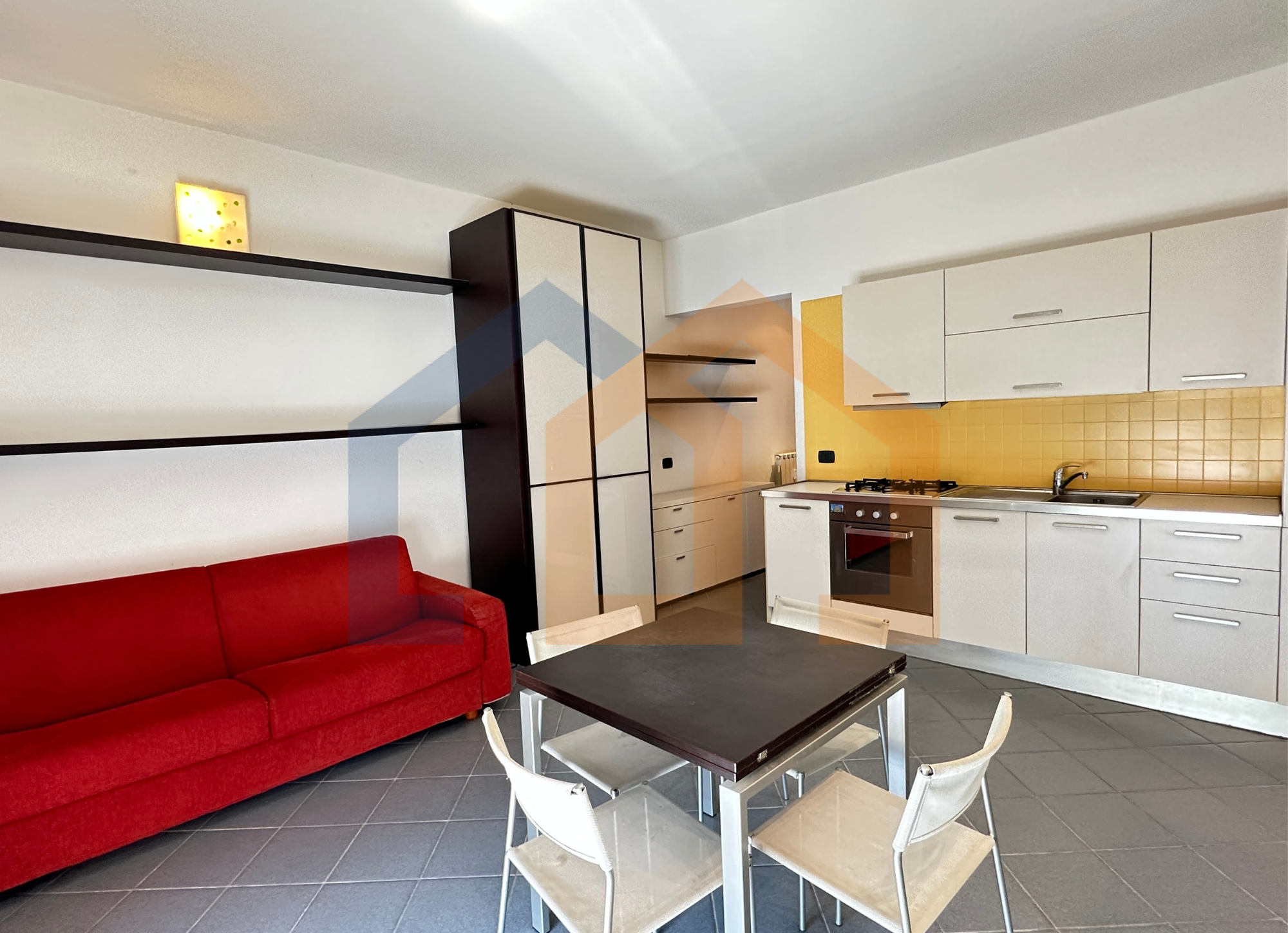 Bilocale ristrutturato in via schiantapetto 25, Savona