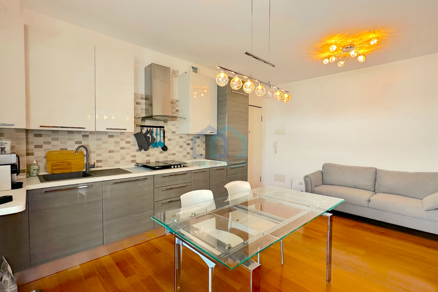 Quadrilocale con terrazzo in via privata vistamare 8, Savona