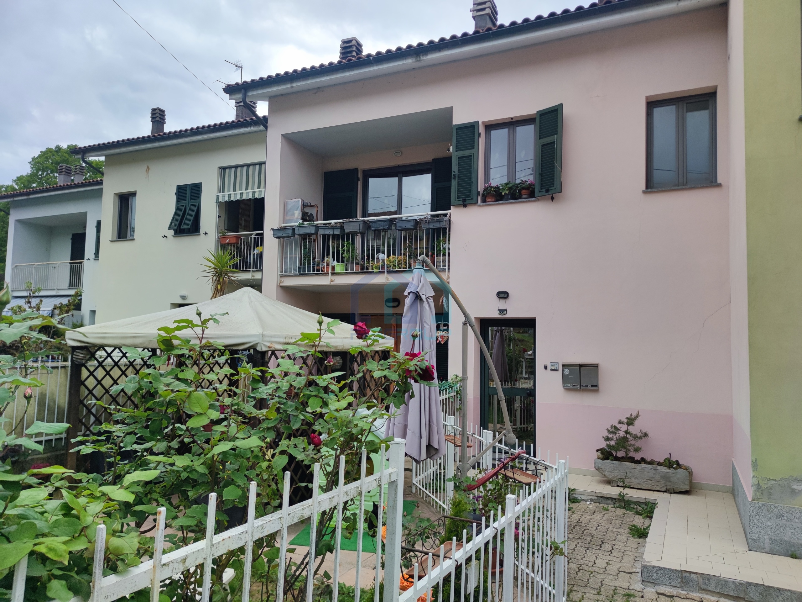 Villetta a schiera con giardino in via ritano capone 14, Carcare