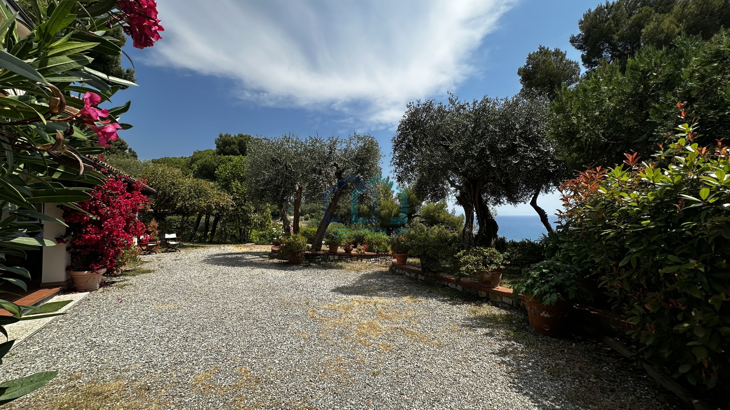 Villa con giardino in viale vittorio veneto 35, Imperia