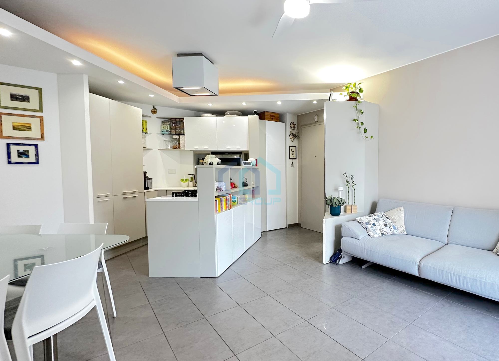 Quadrilocale con terrazzo in via privata vistamare 6, Savona