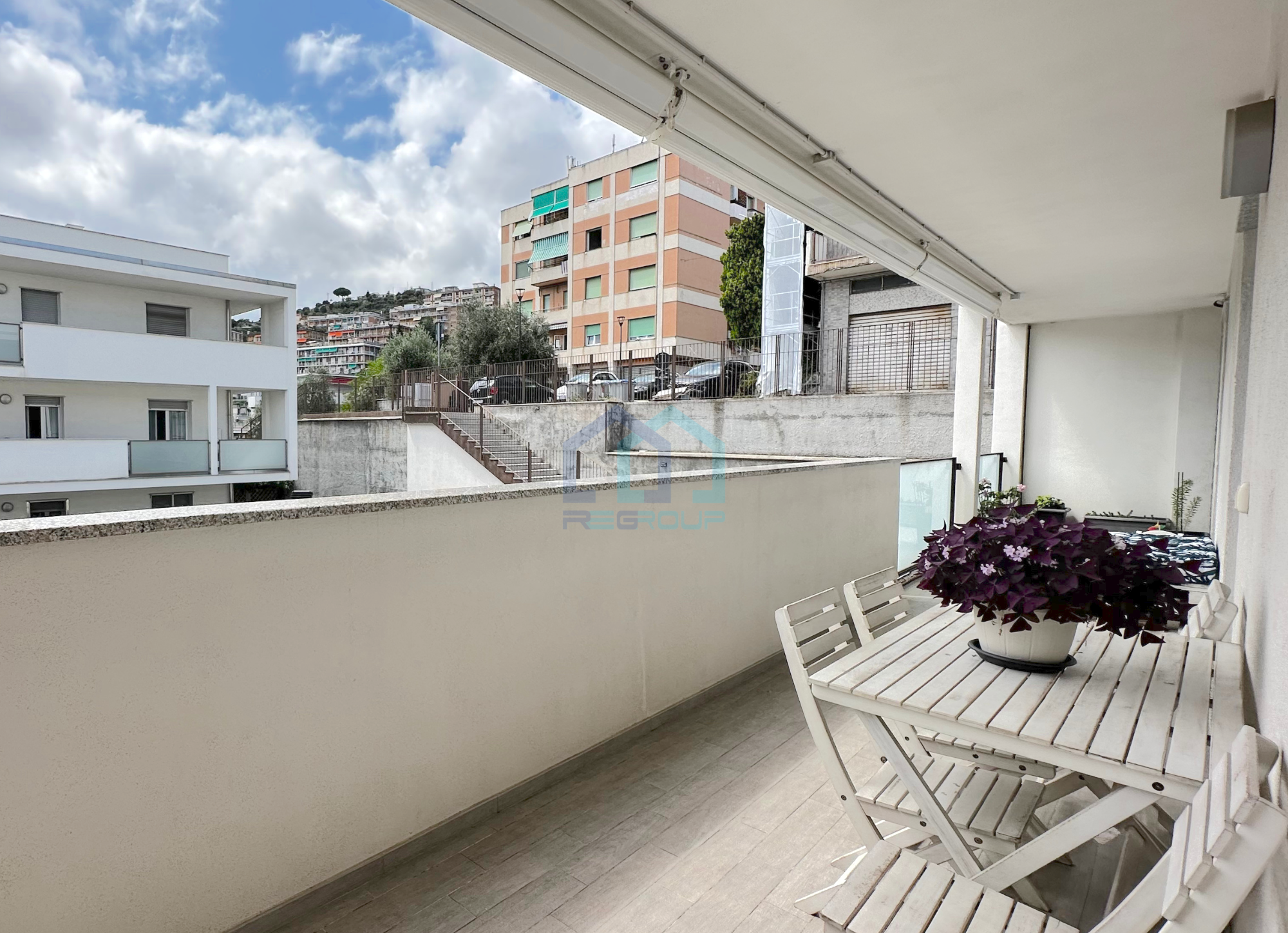 Quadrilocale con terrazzo in via privata vistamare 6, Savona