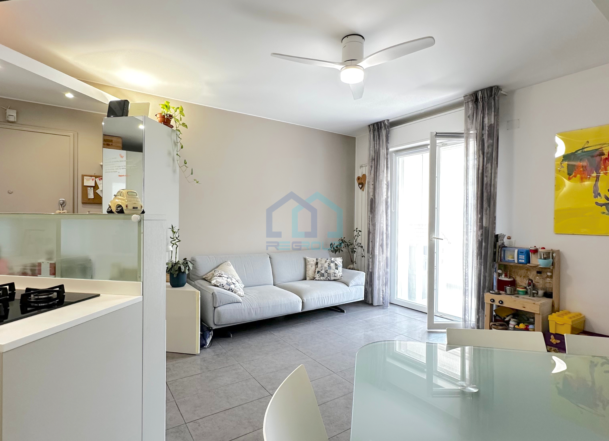 Quadrilocale con terrazzo in via privata vistamare 6, Savona