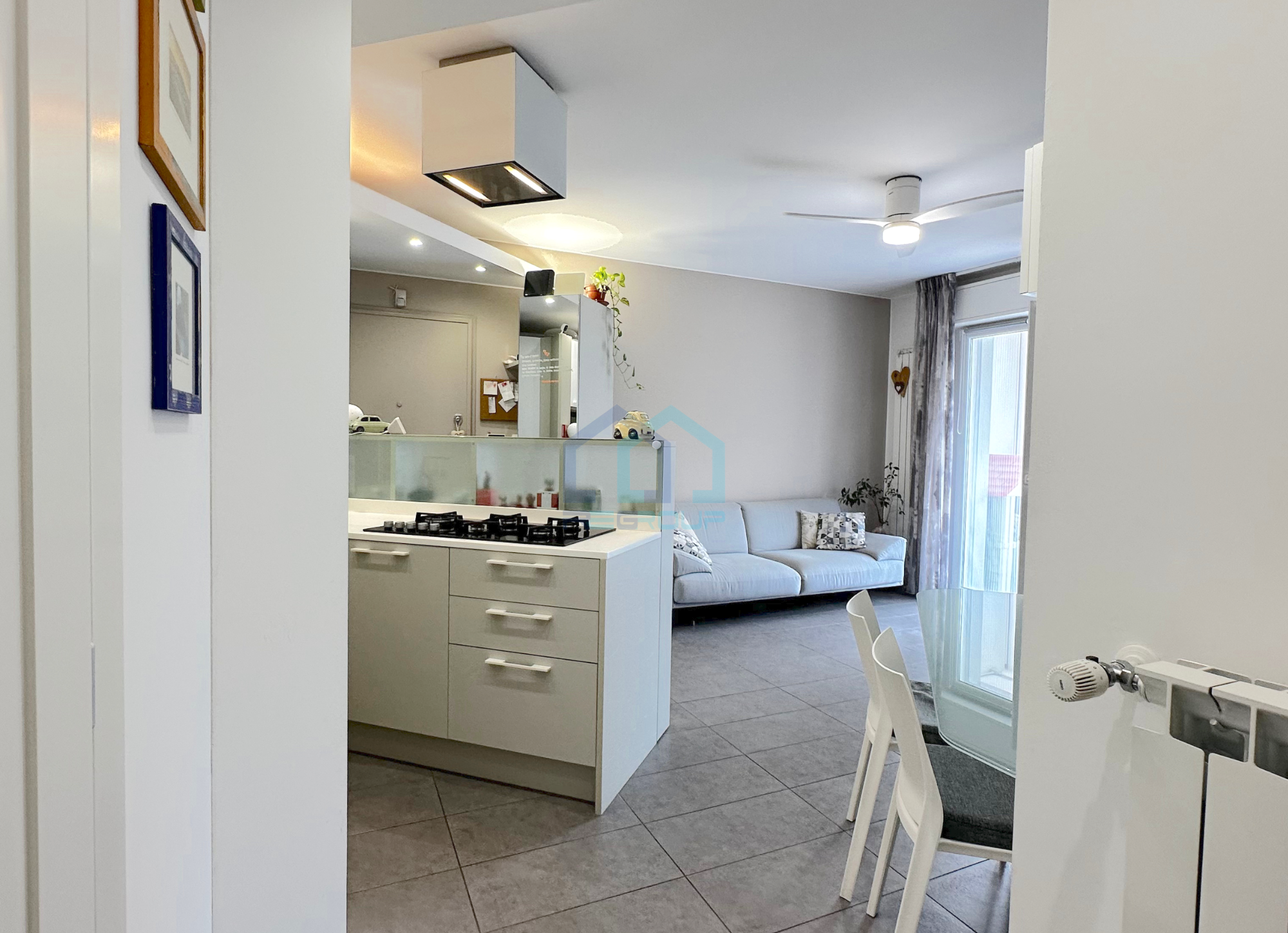Quadrilocale con terrazzo in via privata vistamare 6, Savona