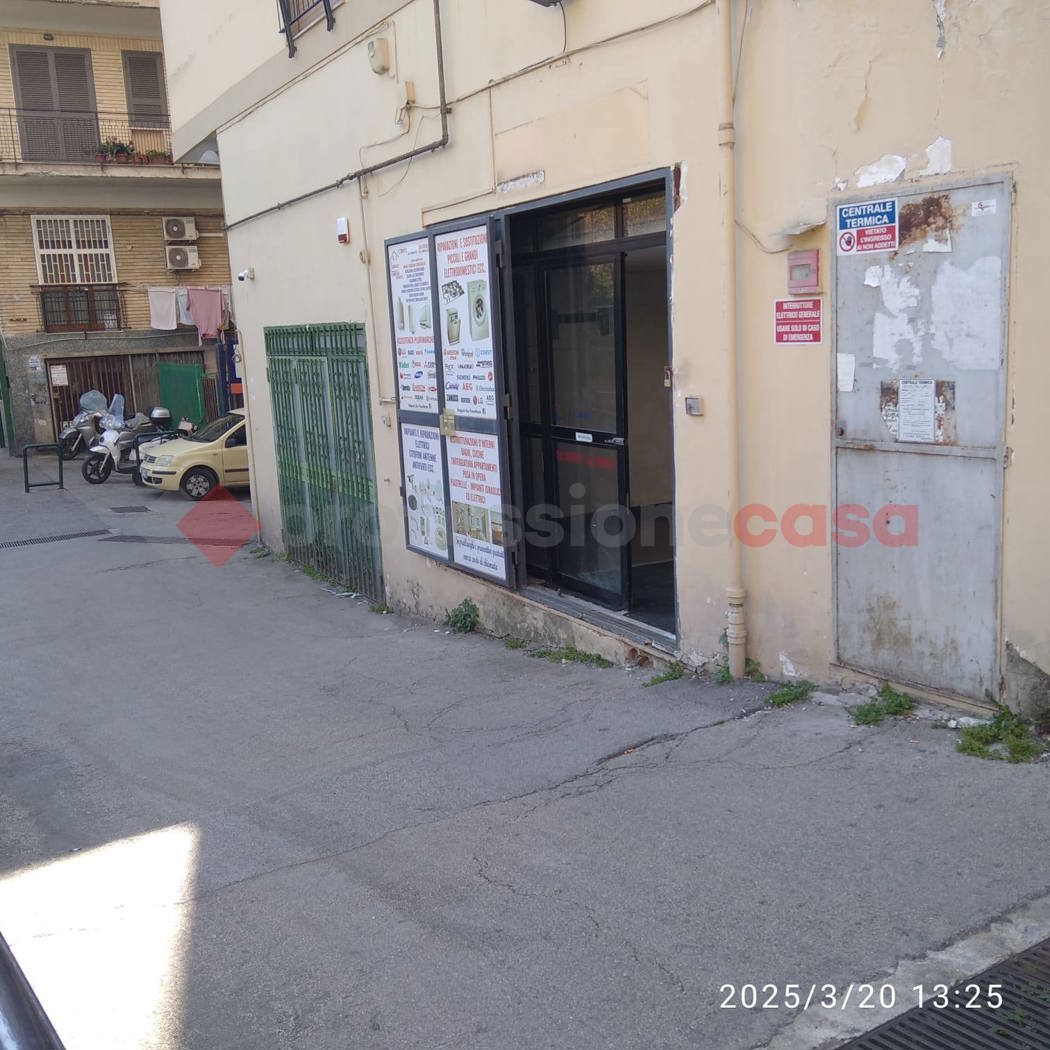 Box/Garage 60mq in vendita a Napoli