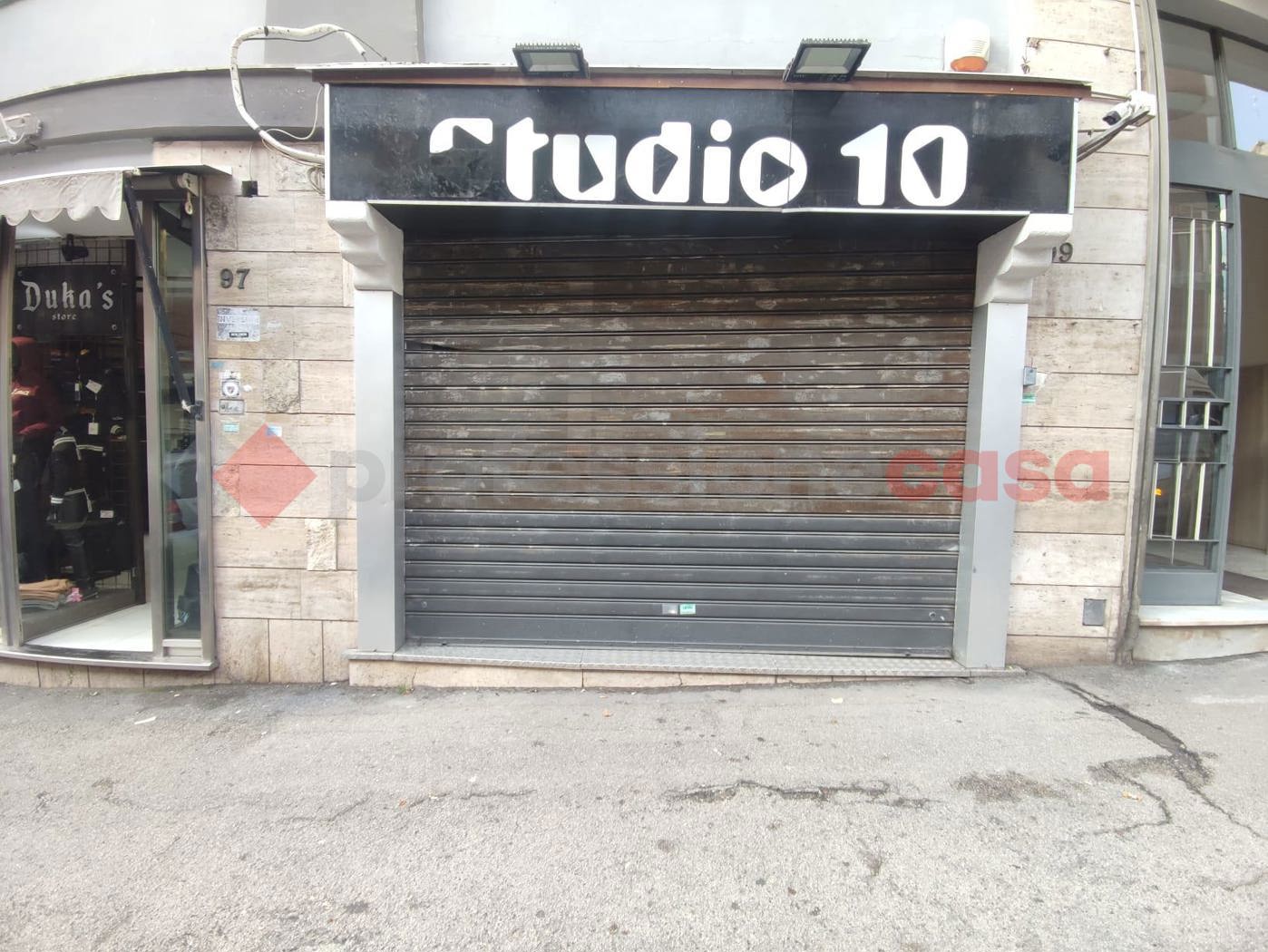 Negozio in affitto a Napoli