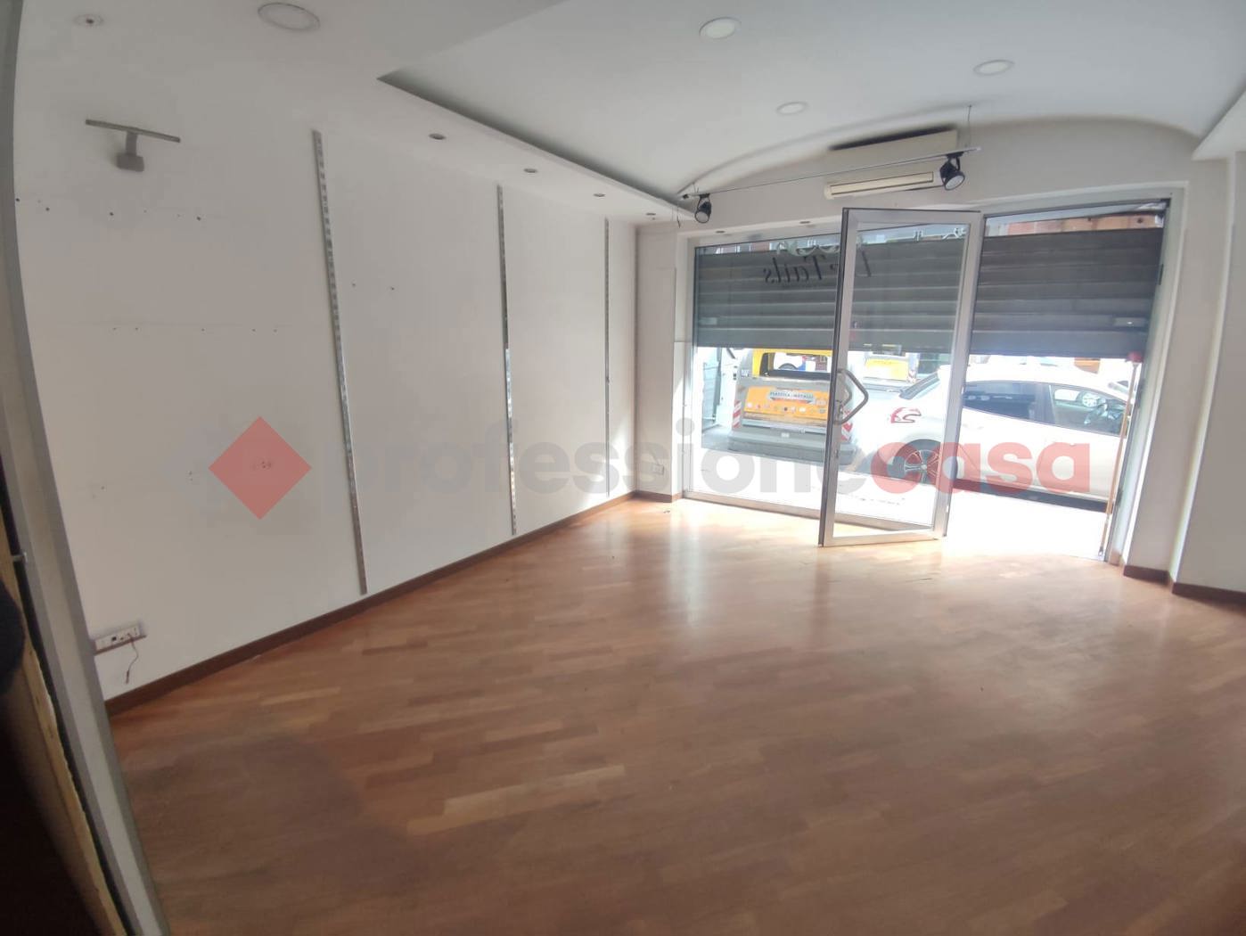 Negozio in affitto a Napoli