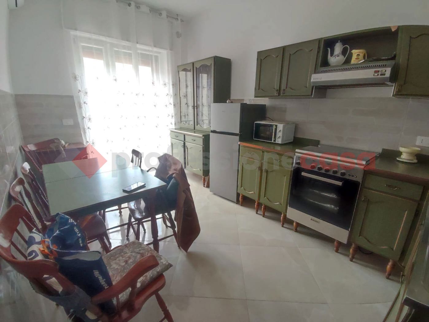 Trilocale arredato in affitto a Napoli