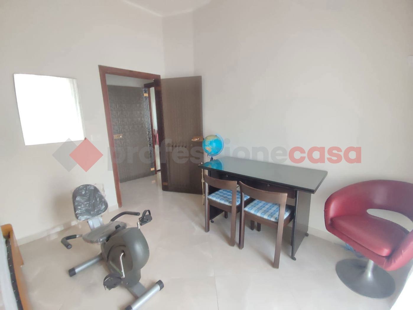 Trilocale arredato in affitto a Napoli