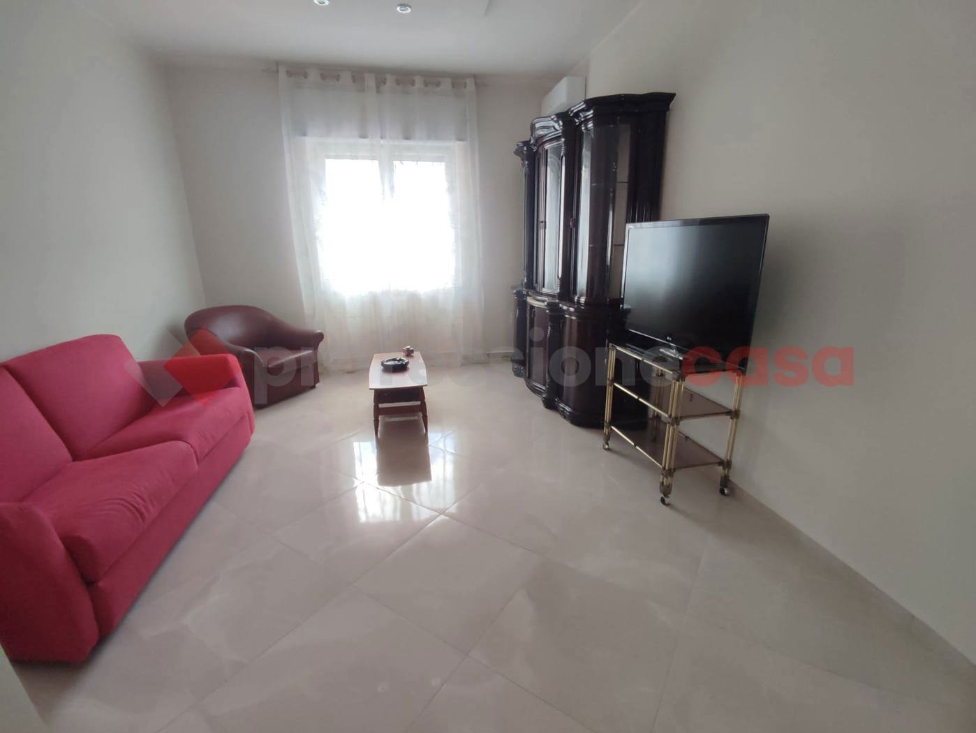 Trilocale arredato in affitto a Napoli