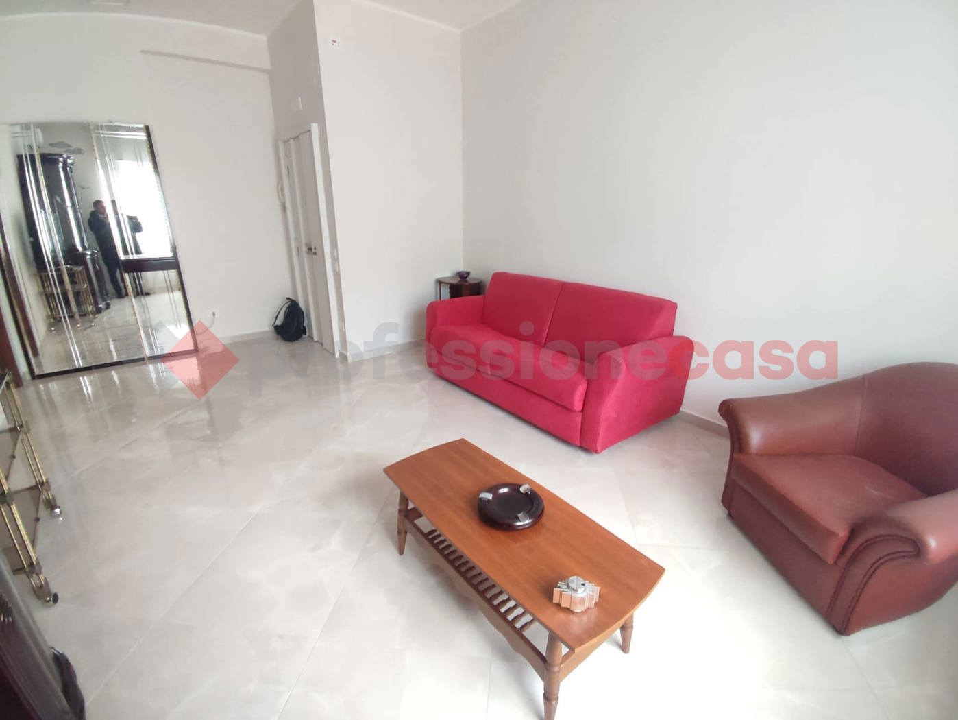 Trilocale arredato in affitto a Napoli