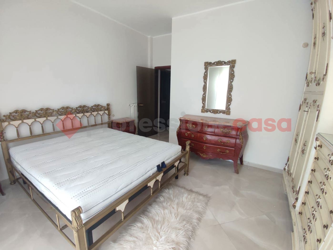 Trilocale arredato in affitto a Napoli