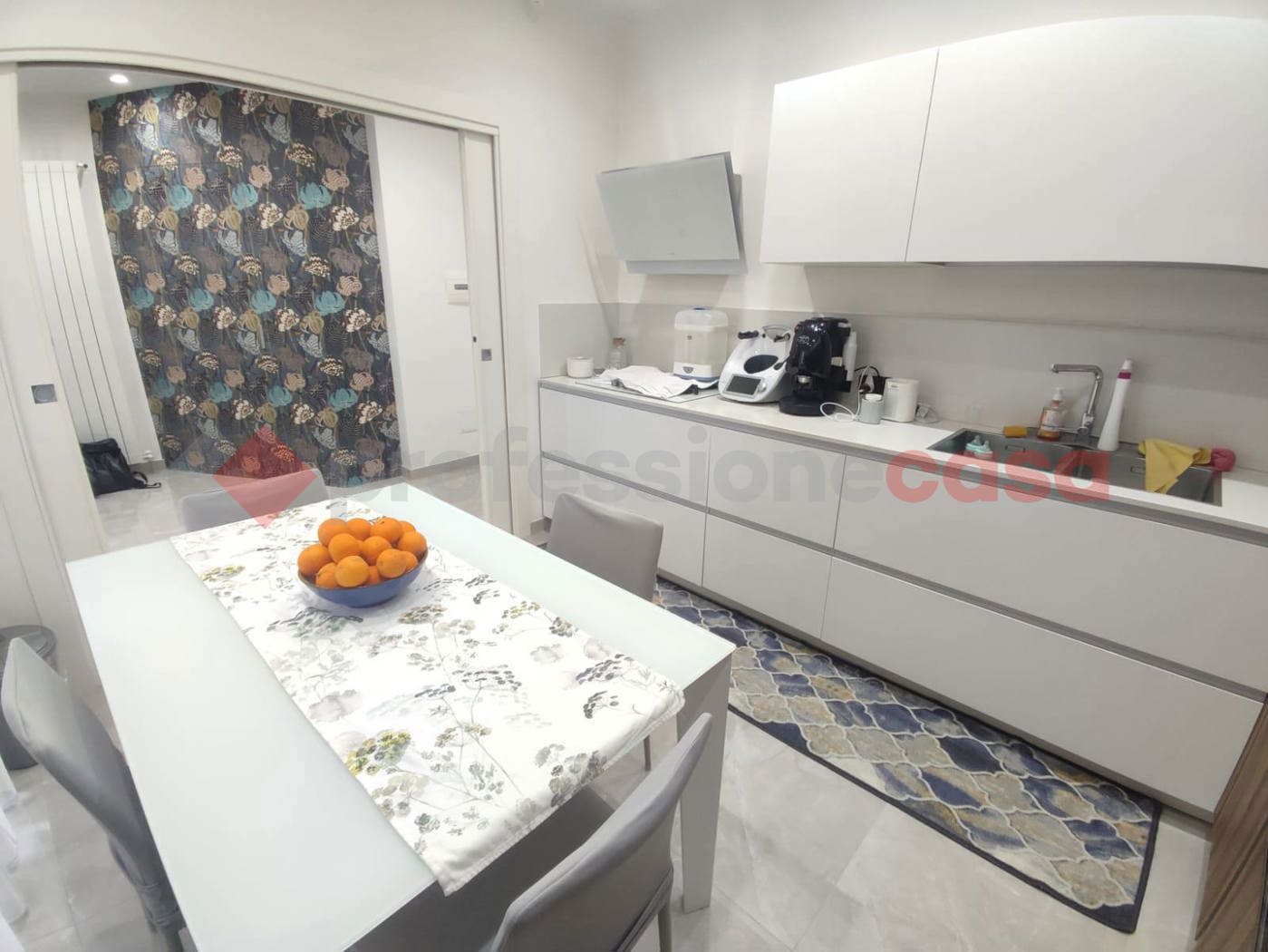 Trilocale ristrutturato a Napoli