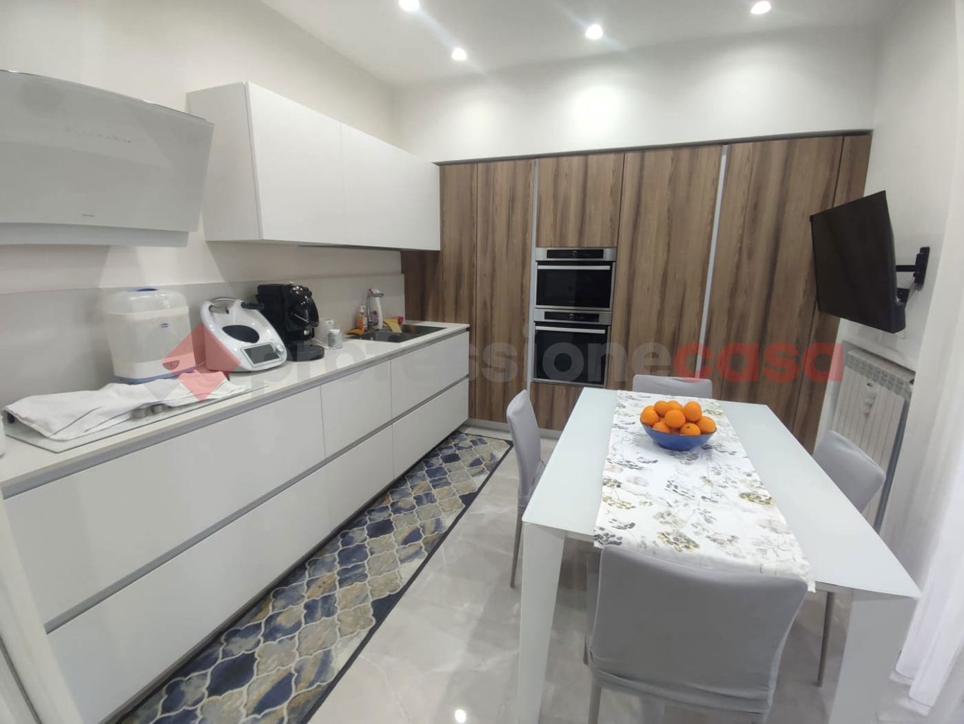 Trilocale ristrutturato a Napoli