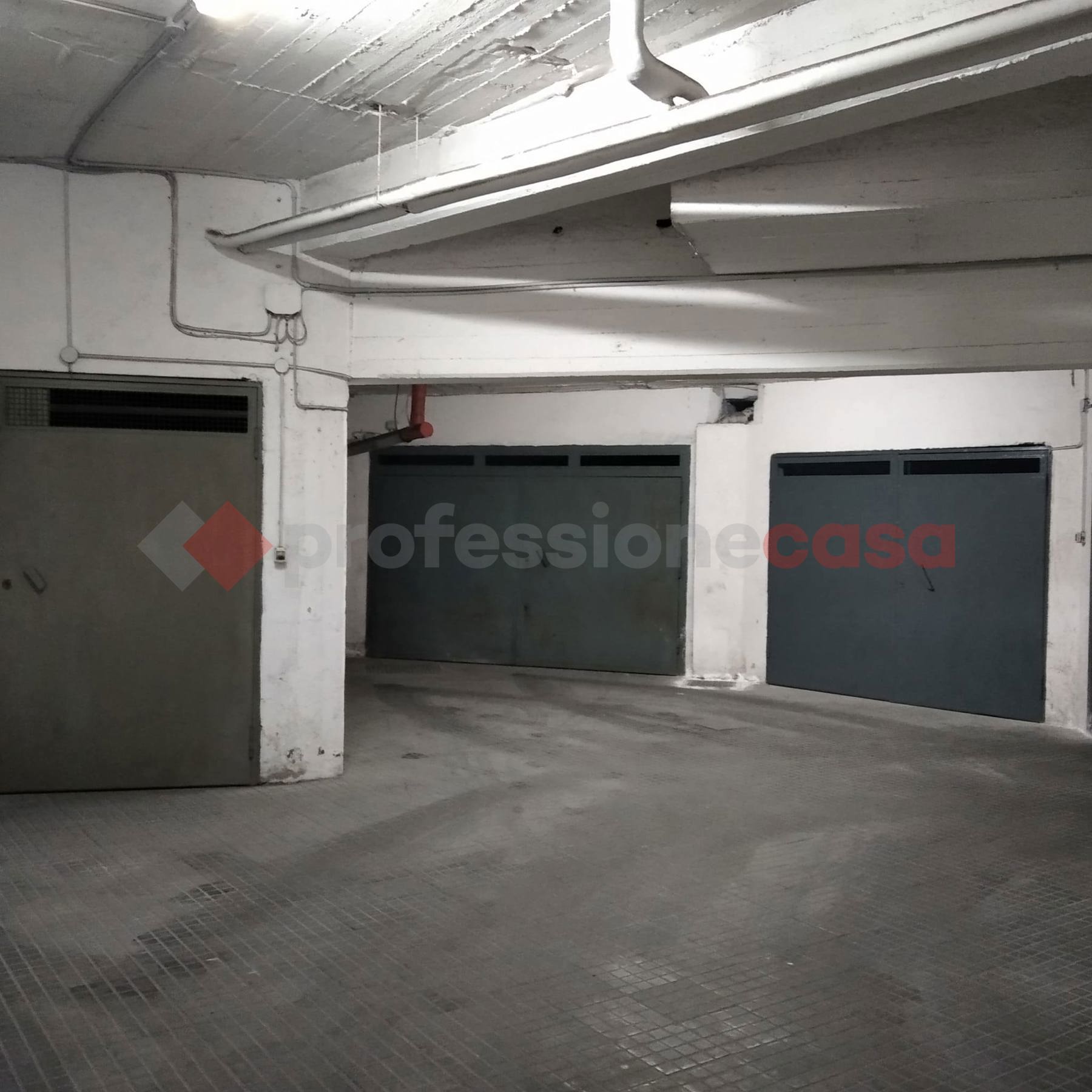 Box/Garage 40mq in affitto a Napoli