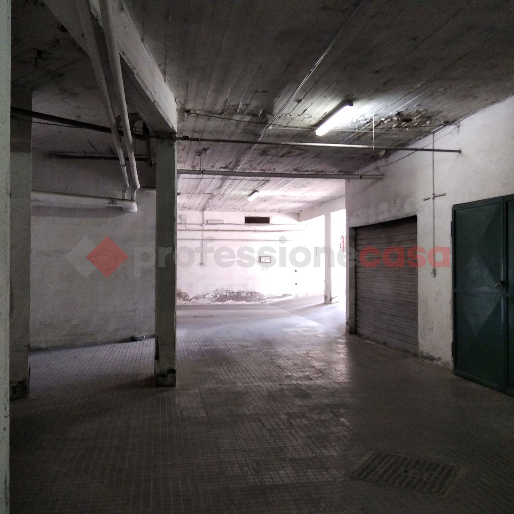 Box/Garage 40mq in affitto a Napoli