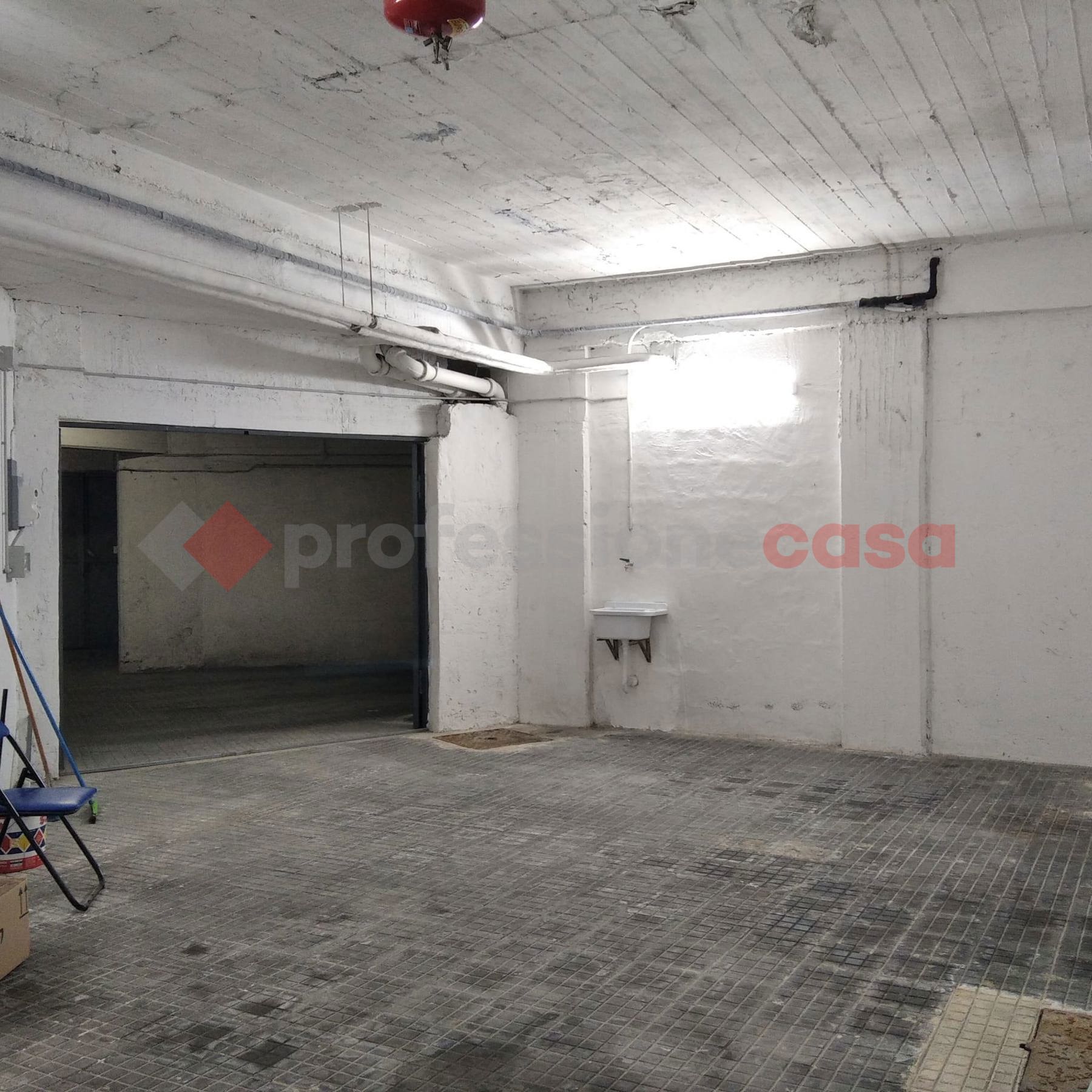 Box/Garage 40mq in affitto a Napoli