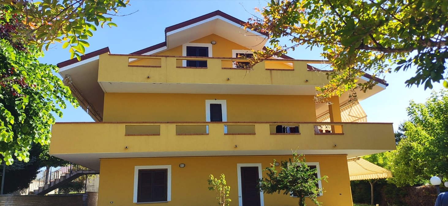Villa con giardino in contrada colle marconi 103, Chieti