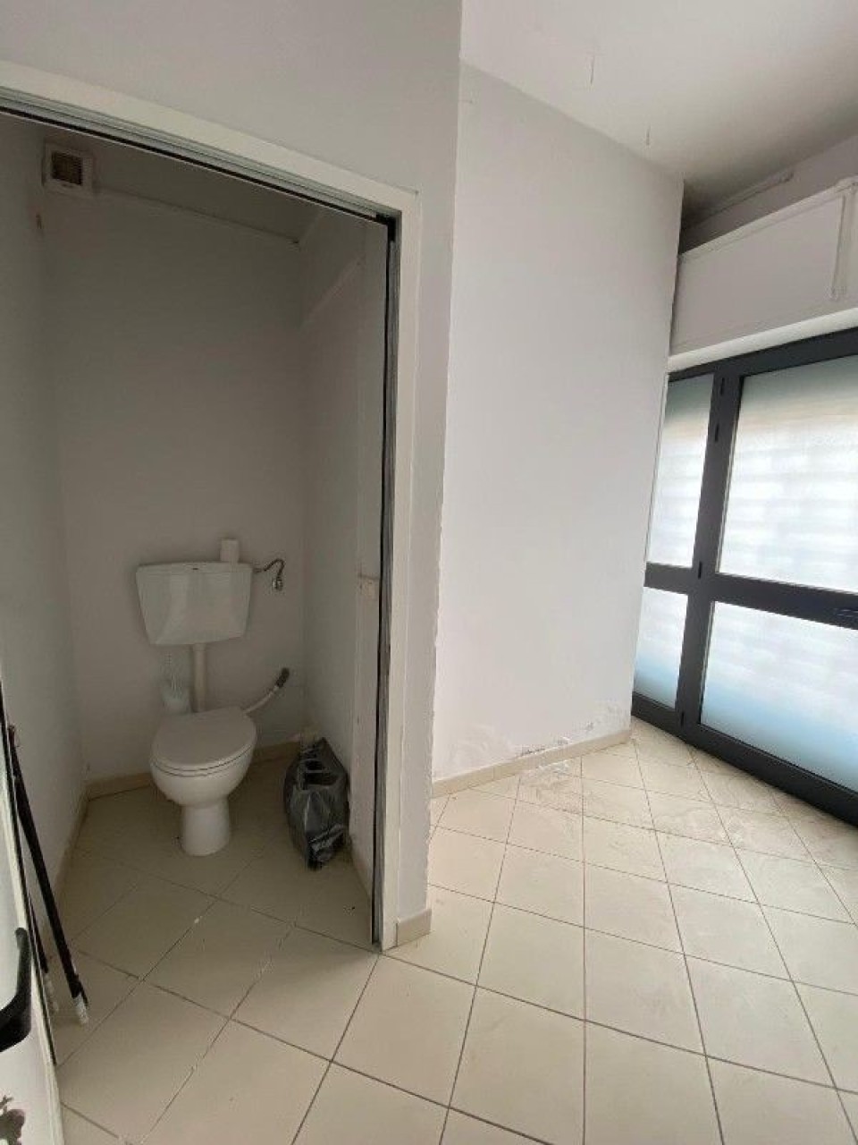 Locale commerciale con giardino a Empoli