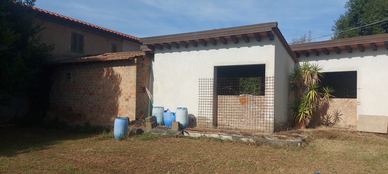 Rustico con giardino a Vinci