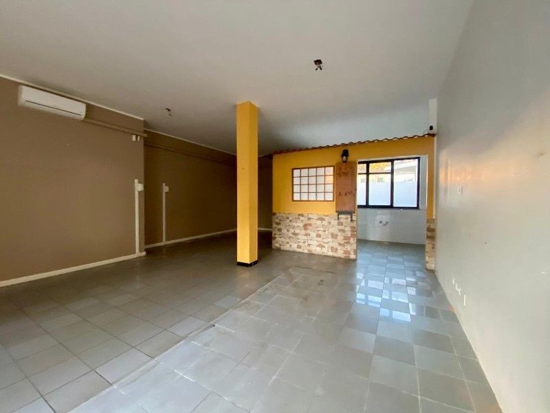 Locale commerciale con giardino a Capraia e Limite