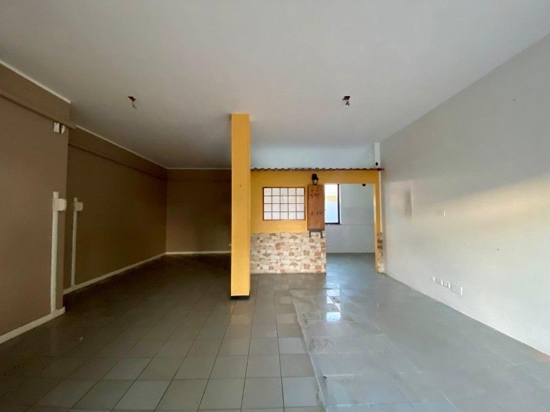 Locale commerciale con giardino a Capraia e Limite