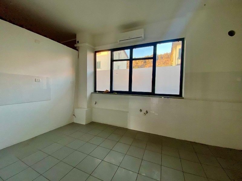 Locale commerciale con giardino a Capraia e Limite