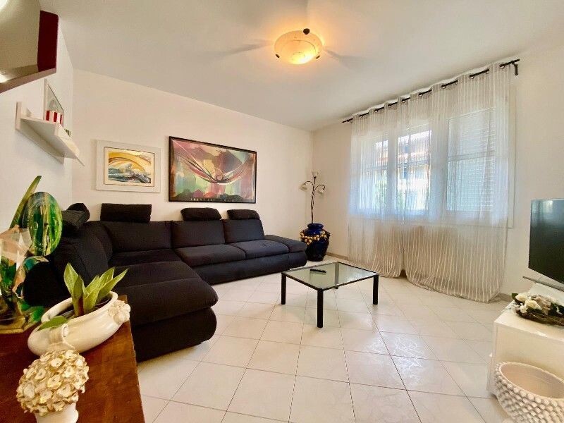 Villa con giardino a Capraia e Limite