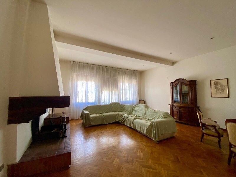 Casa indipendente con terrazzo a Empoli
