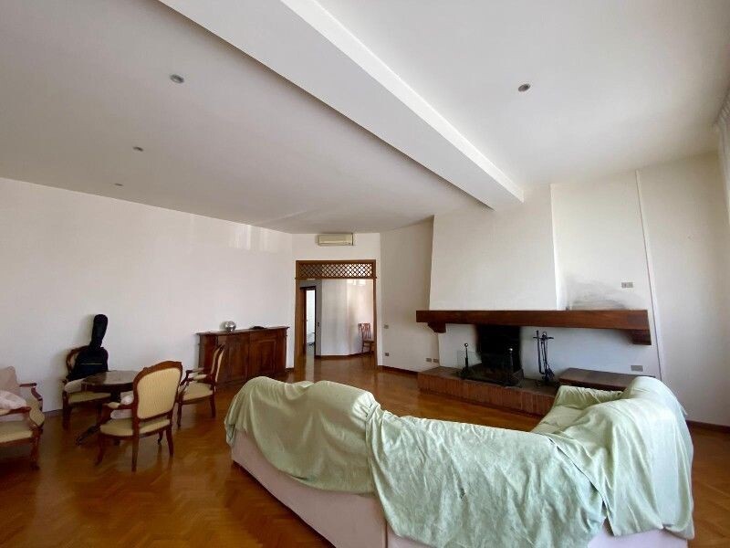 Casa indipendente con terrazzo a Empoli
