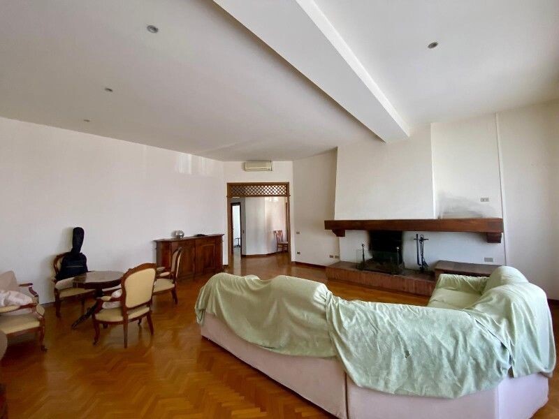 Casa indipendente con terrazzo a Empoli