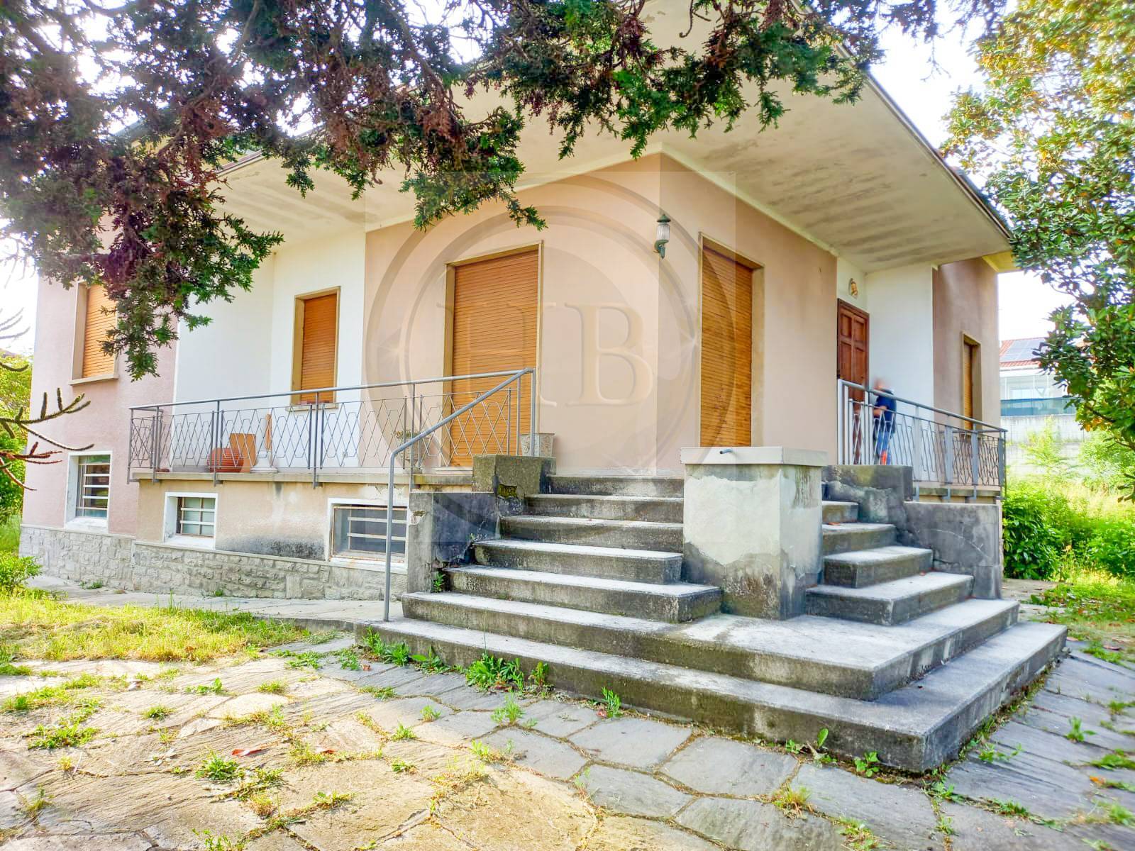 Villa in vendita a Jerago con Orago, Jerago