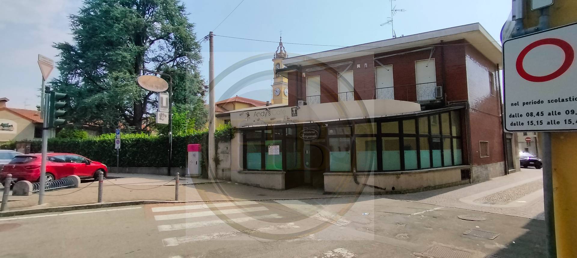 Locale commerciale in vendita a Cavaria con Premezzo