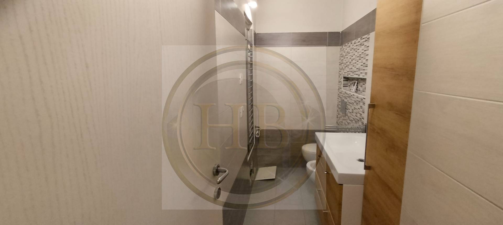 Locale commerciale in affitto a Oggiona con Santo Stefano, Oggiona