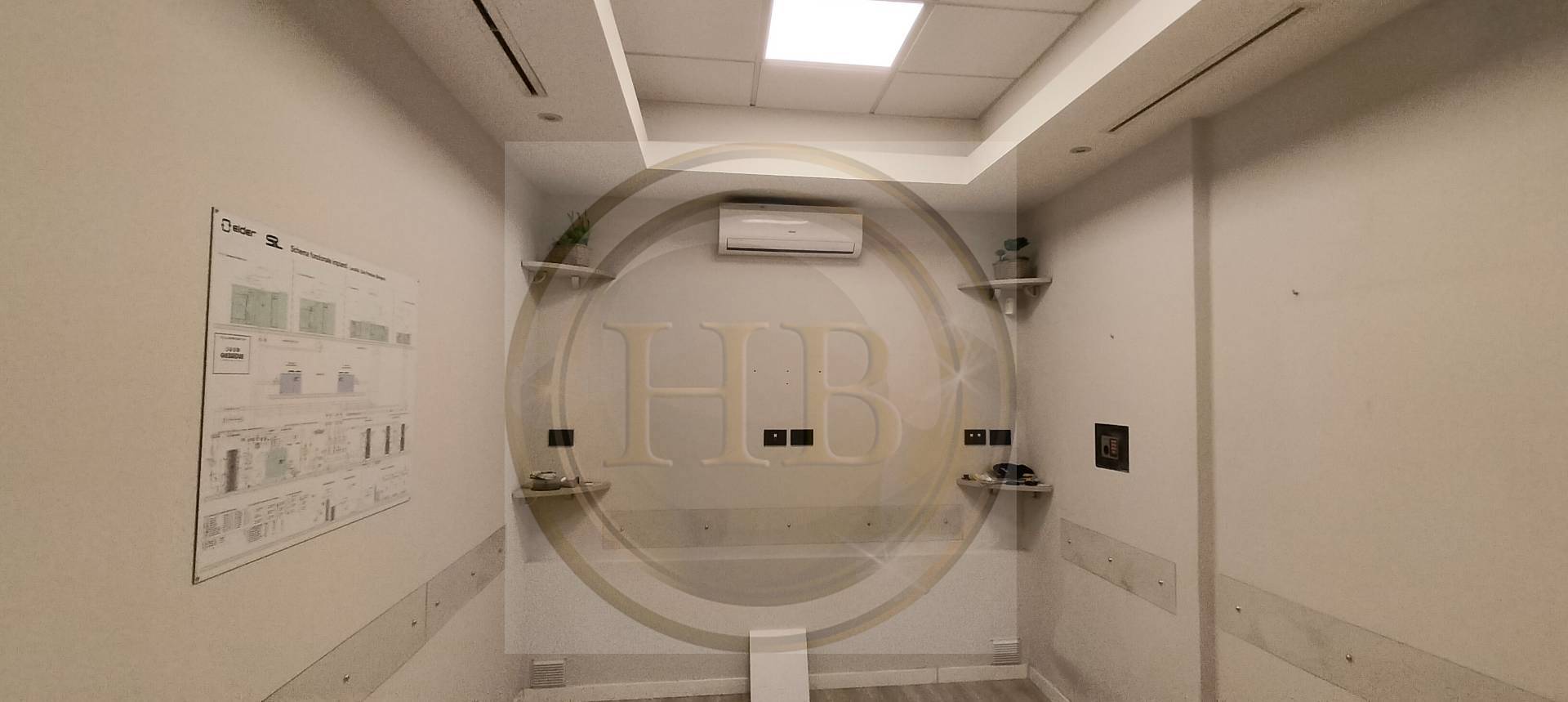 Locale commerciale in affitto a Oggiona con Santo Stefano, Oggiona