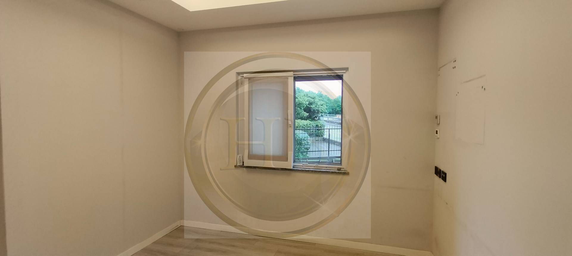 Locale commerciale in affitto a Oggiona con Santo Stefano, Oggiona