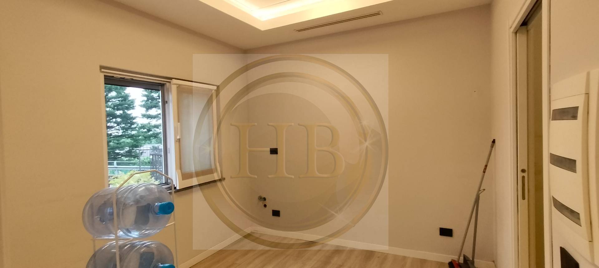 Locale commerciale in affitto a Oggiona con Santo Stefano, Oggiona