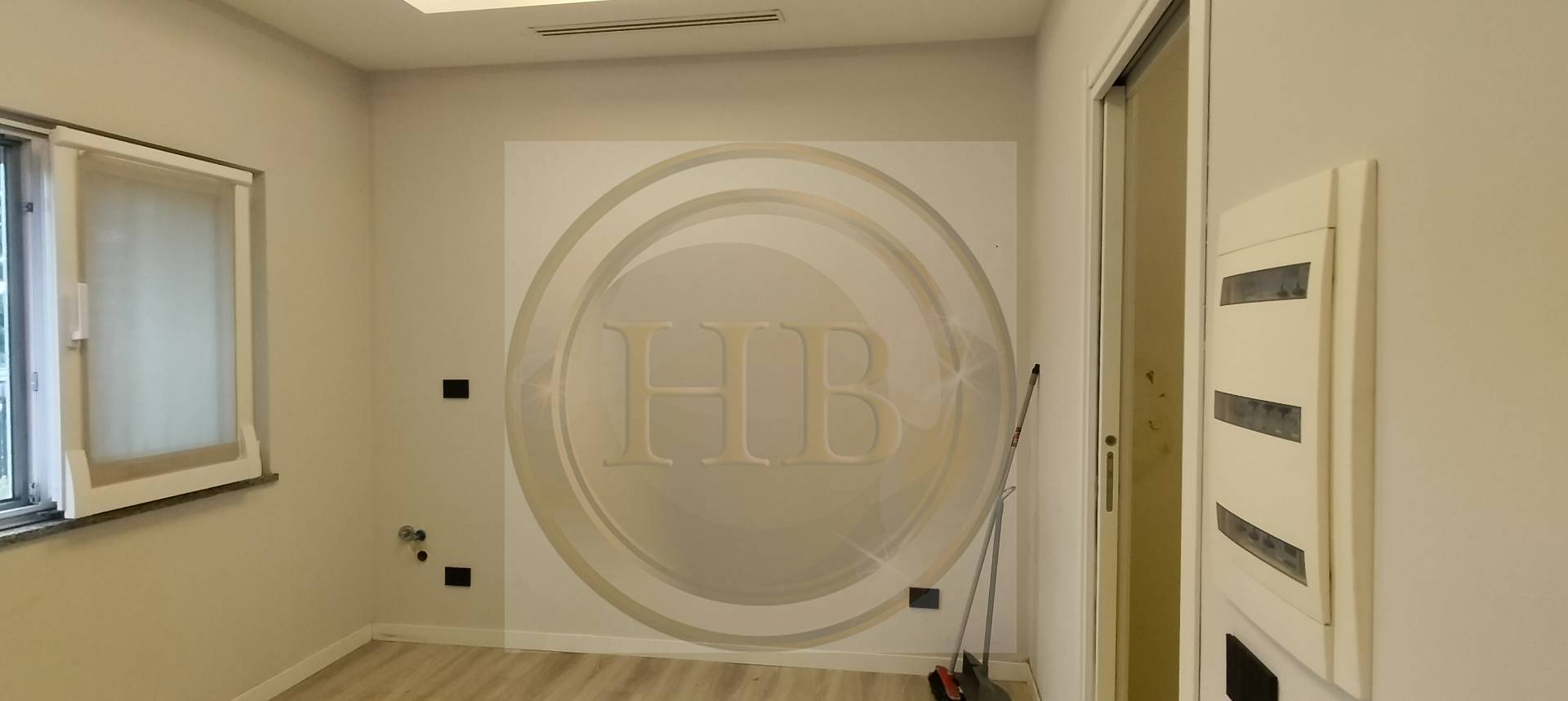 Locale commerciale in affitto a Oggiona con Santo Stefano, Oggiona