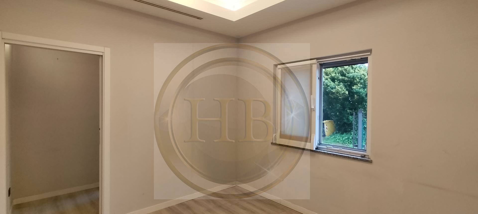 Locale commerciale in affitto a Oggiona con Santo Stefano, Oggiona