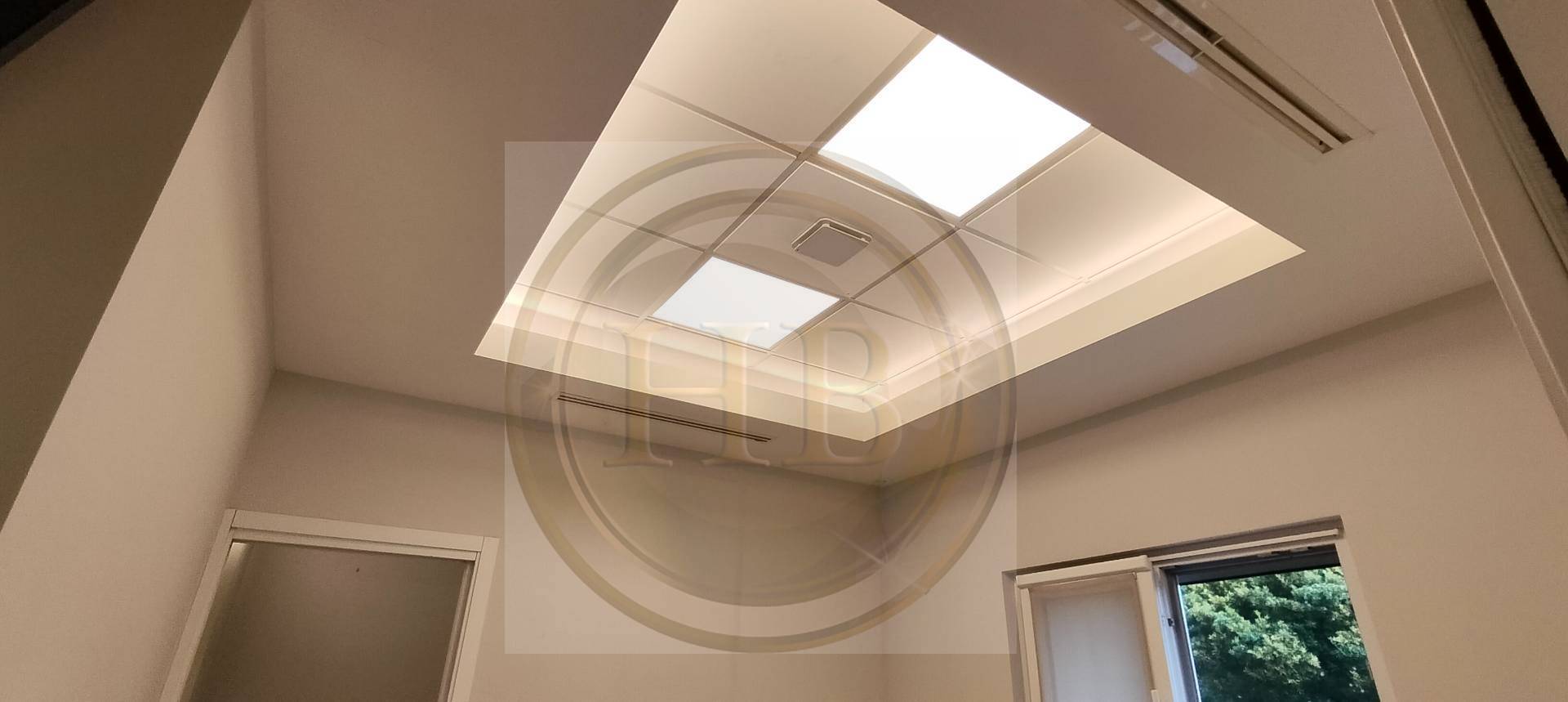 Locale commerciale in affitto a Oggiona con Santo Stefano, Oggiona