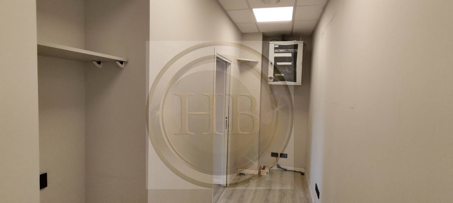 Locale commerciale in affitto a Oggiona con Santo Stefano, Oggiona