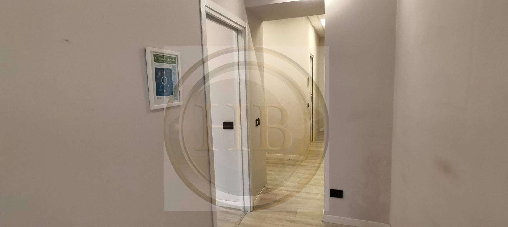 Locale commerciale in affitto a Oggiona con Santo Stefano, Oggiona