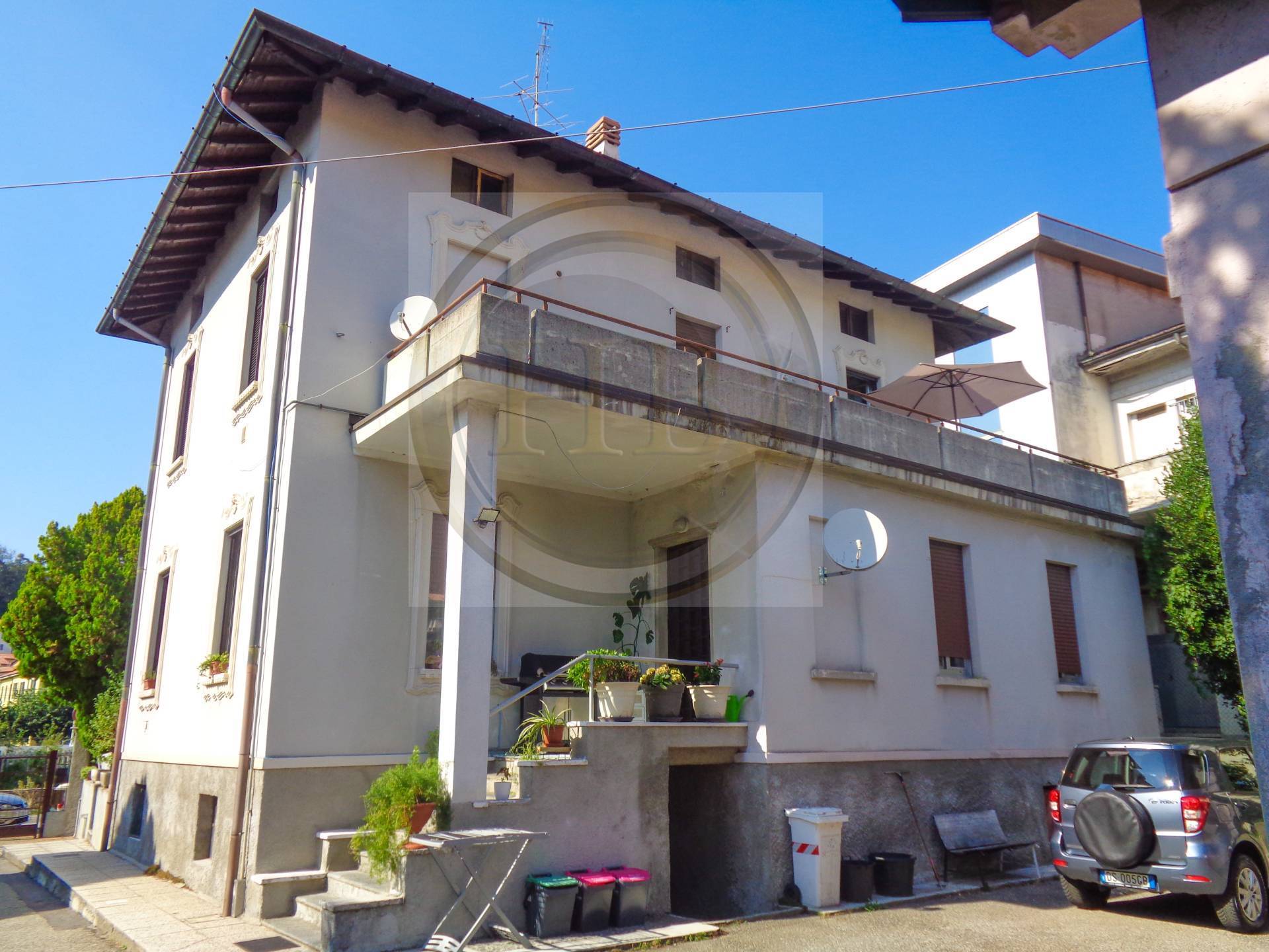 Capannone in vendita a Gazzada Schianno