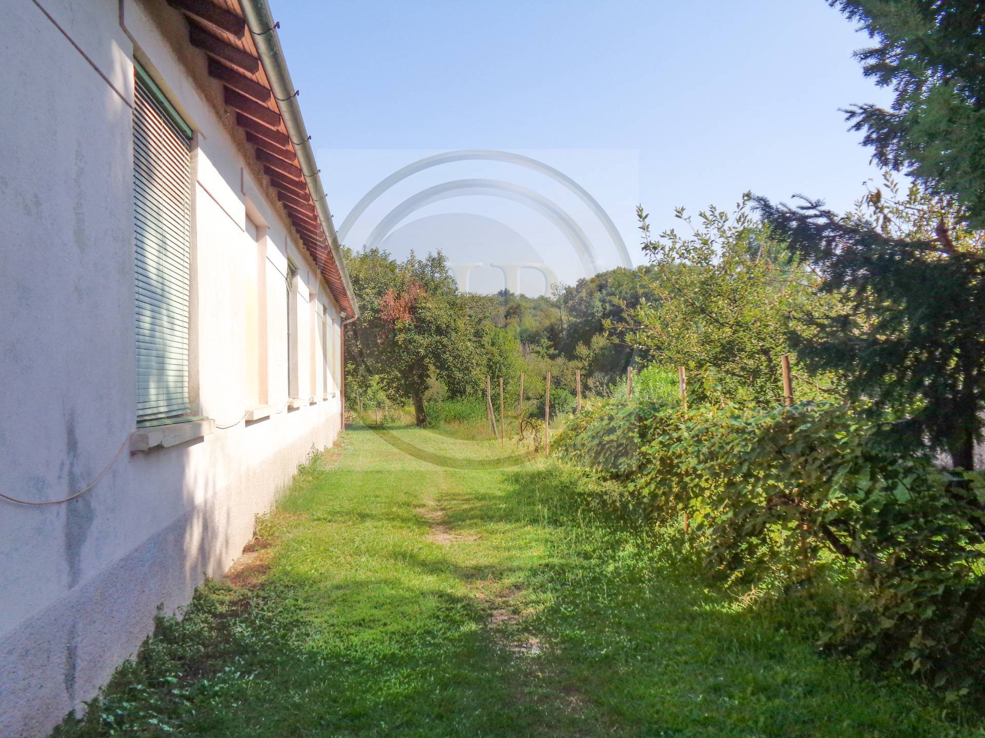 Capannone in vendita a Gazzada Schianno